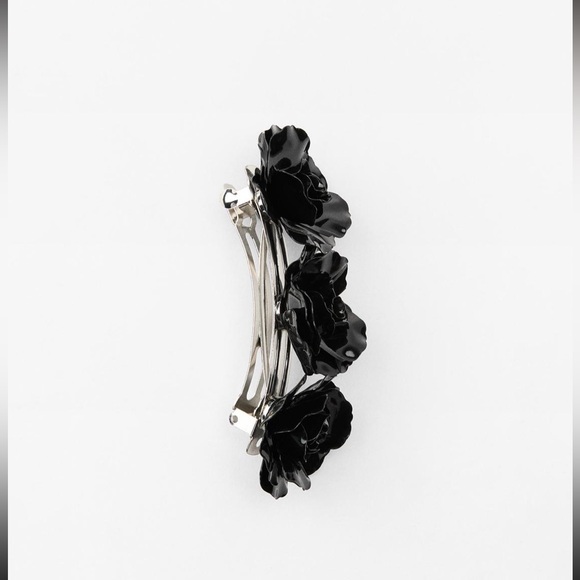 Zara metallic floral hair clip, black